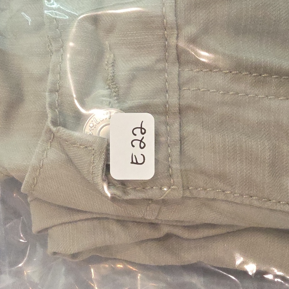 Levi's 568 Men's Size 28x30 Cargo Pants Khaki Relaxed Fit - Picture 8 of 9